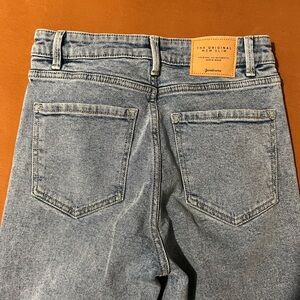 ASOS brand denim jeans. Original mom slim Stradivarius. Womens/Juniors. Size 4.